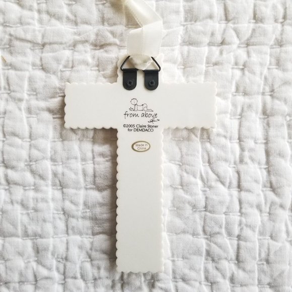 Demdaco White Scalloped Cross Baby Nursery Wall Hanging - Picture 3 of 4